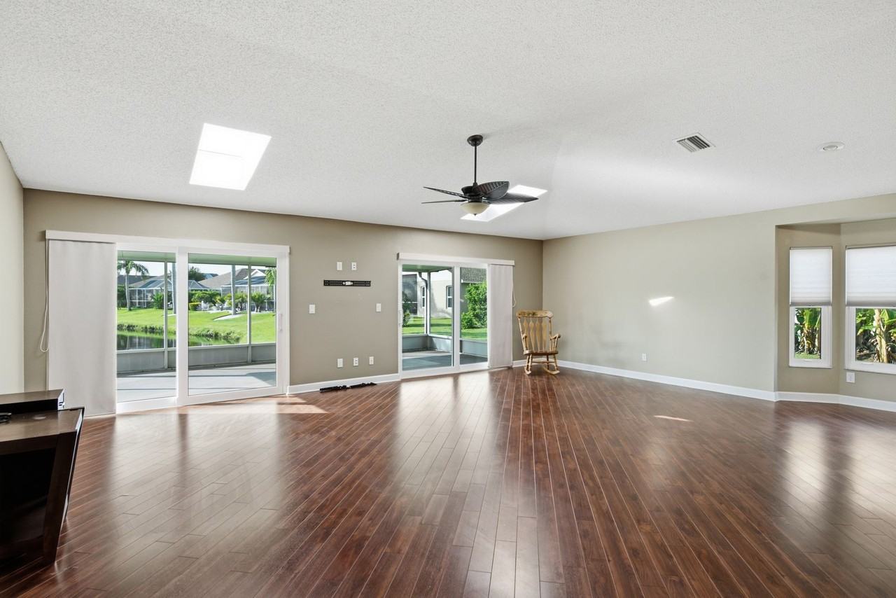 349 Fountainview Cir #1 - Photo 3 of 38