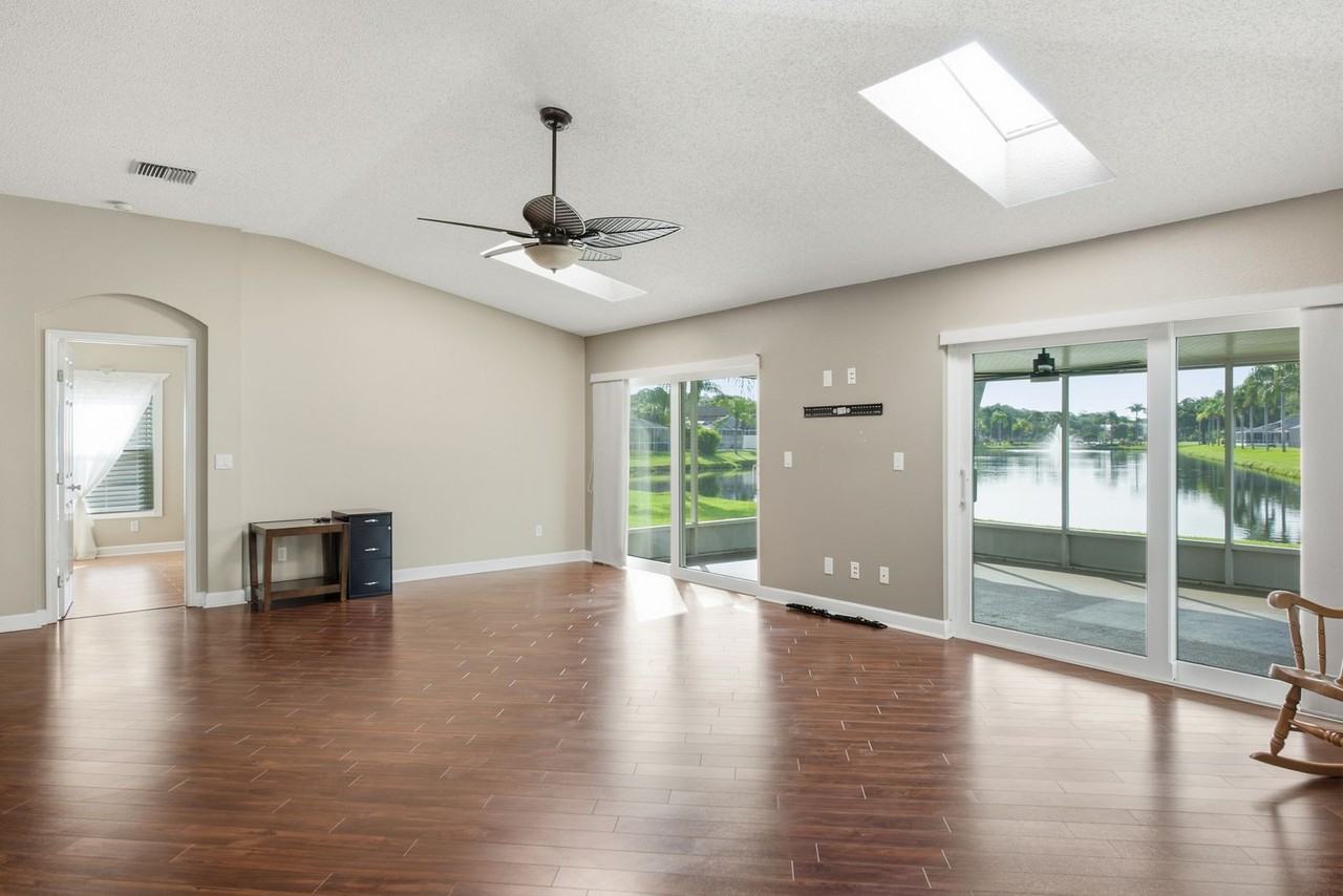 349 Fountainview Cir #1 - Photo 5 of 38