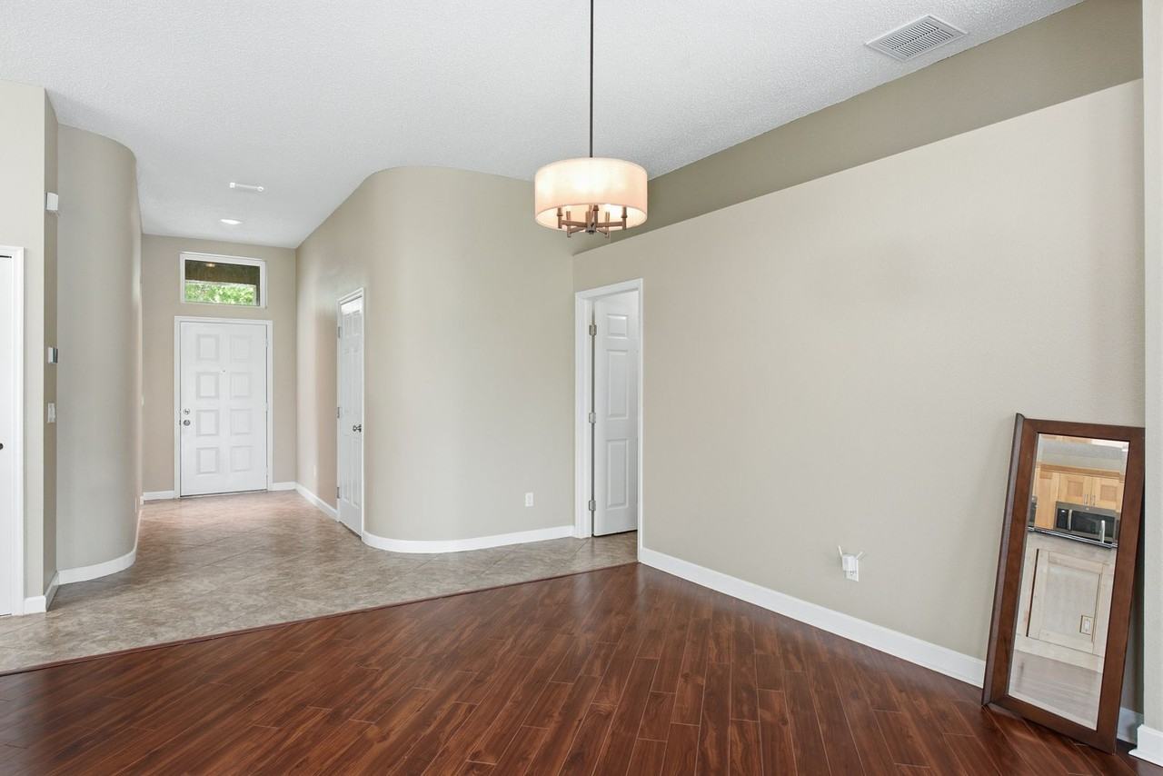349 Fountainview Cir #1 - Photo 6 of 38