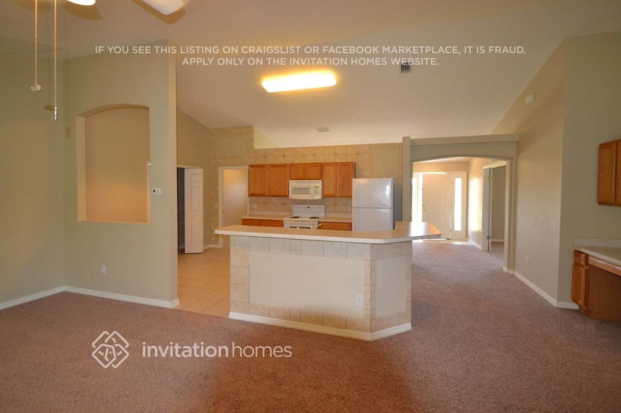 25026 Palisade Rd - Photo 3 of 8