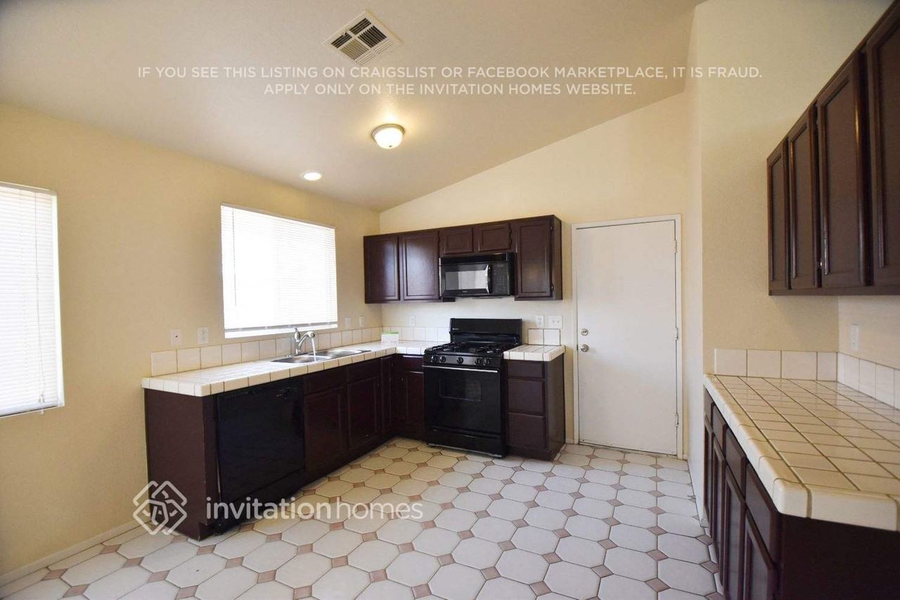 44251 Tahoe Way - Photo 5 of 13