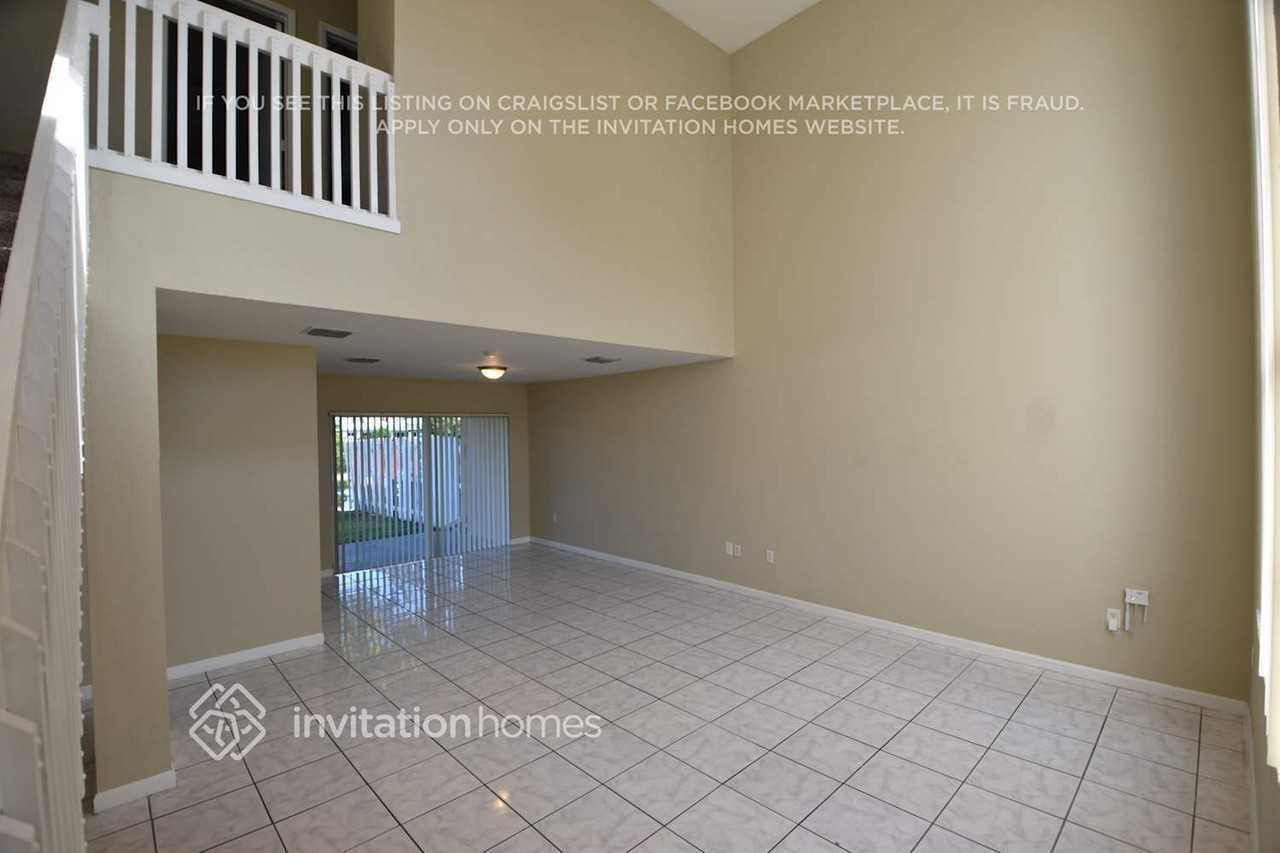 15813 Sw 79th St - Photo 2 of 24