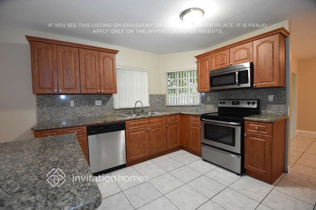 15813 Sw 79th St - Photo 5 of 24