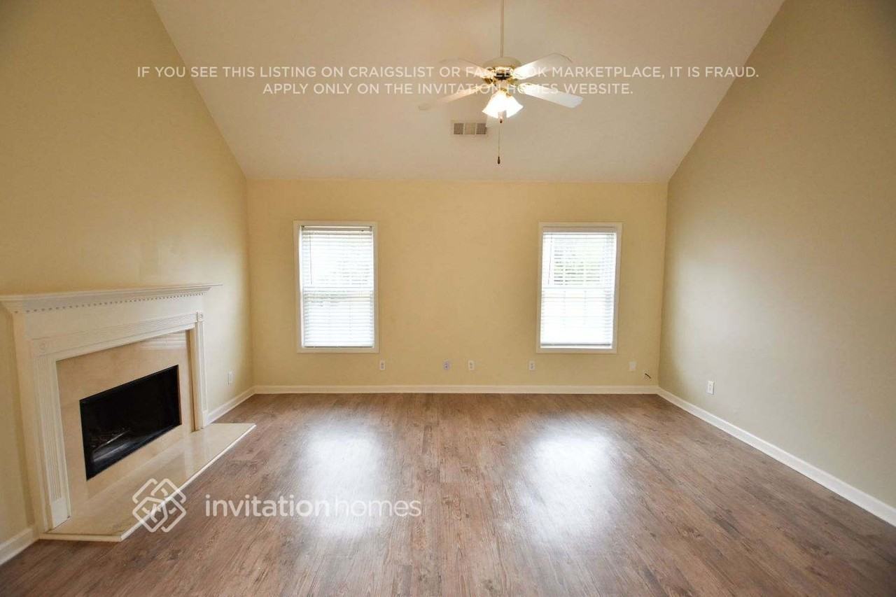 2380 Thornberry Dr - Photo 2 of 11