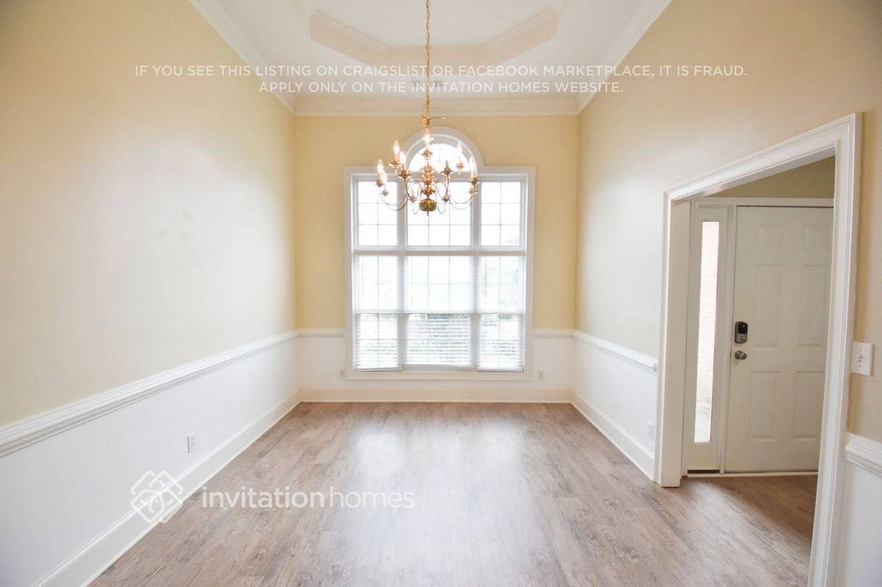 2380 Thornberry Dr - Photo 4 of 11