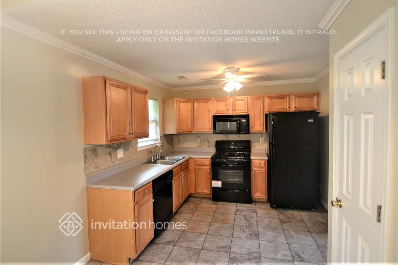 3668 Gray Birch Dr - Photo 3 of 9