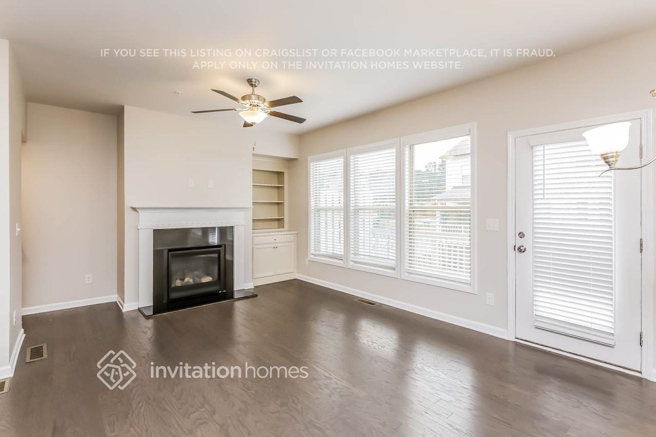 402 Montclair Ct - Photo 2 of 16