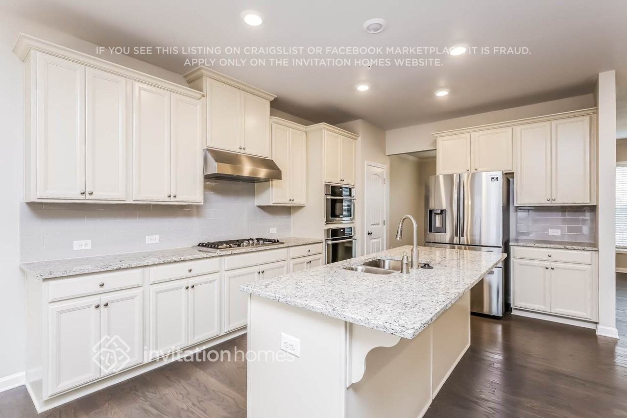 402 Montclair Ct - Photo 5 of 16