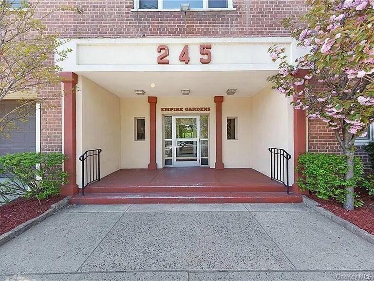 245 Bronx River Rd ##7f - Photo 2 of 10