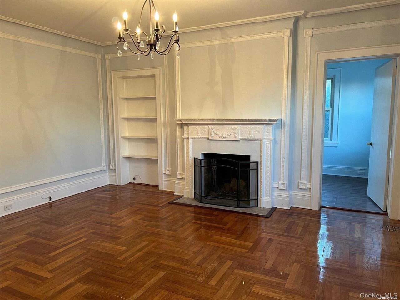 114 E Olive St - Photo 4 of 11