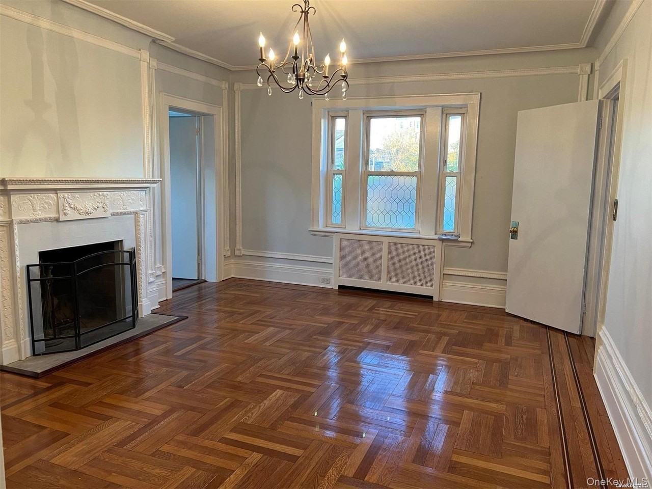 114 E Olive St - Photo 5 of 11