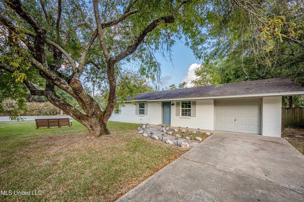 201 Audrey Cir - Photo 6 of 50