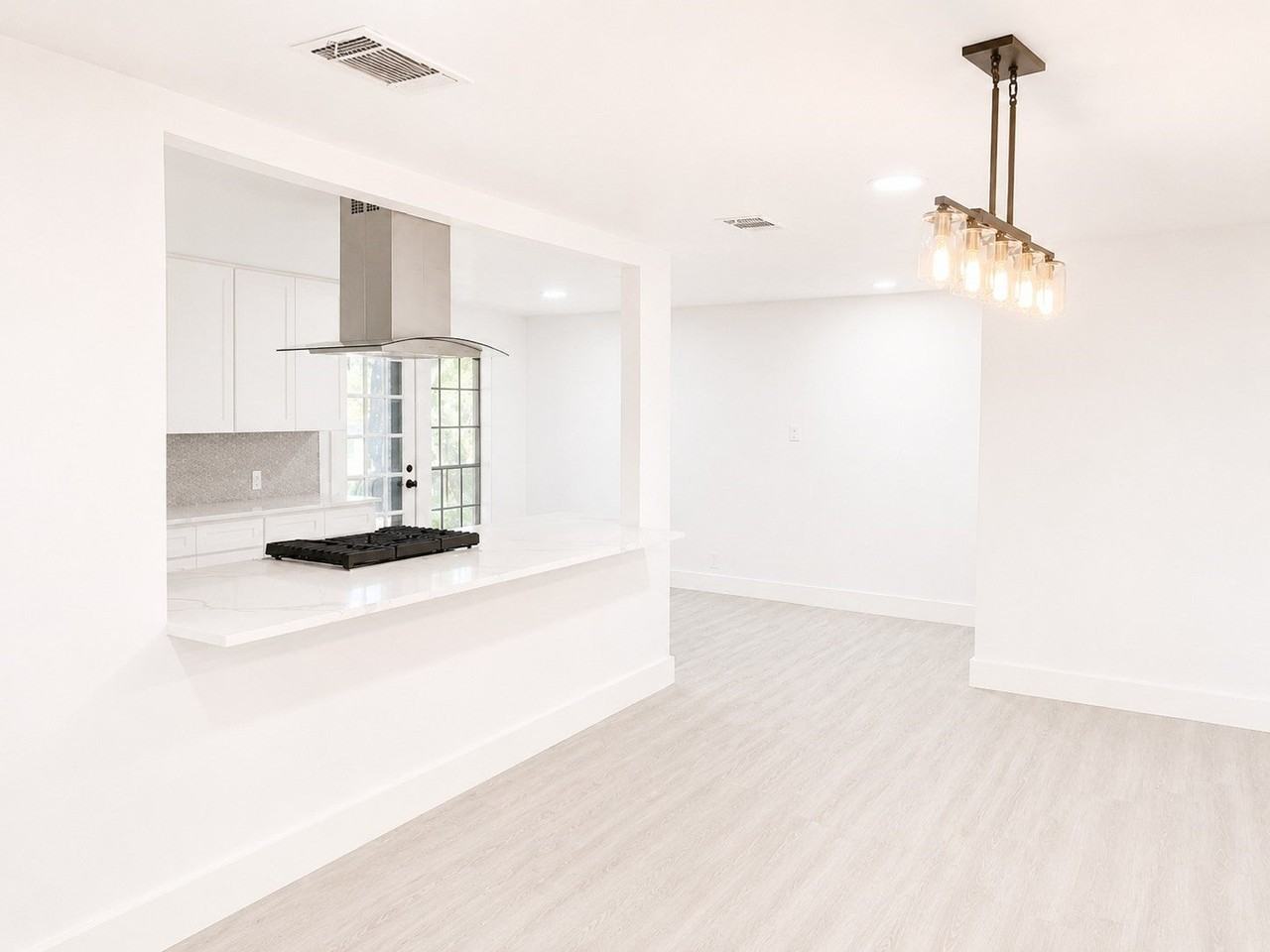 3801 Brookhaven Cir - Photo 5 of 15
