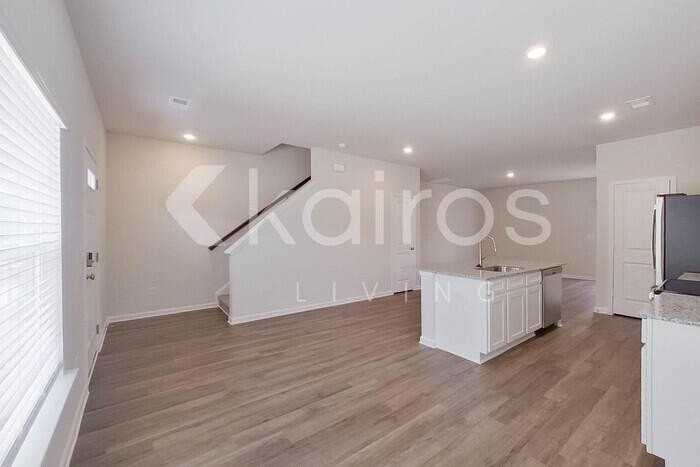 2529 Banyon Cir - Photo 4 of 24