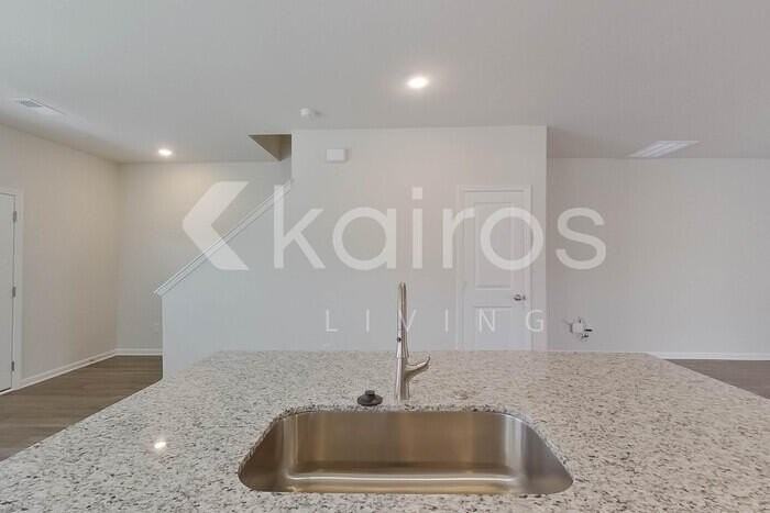 2529 Banyon Cir - Photo 6 of 24