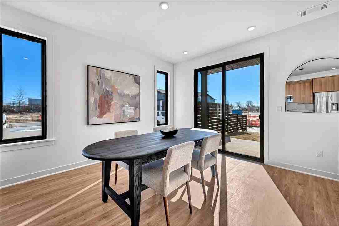 1125 Emilia Ave - Photo 4 of 36