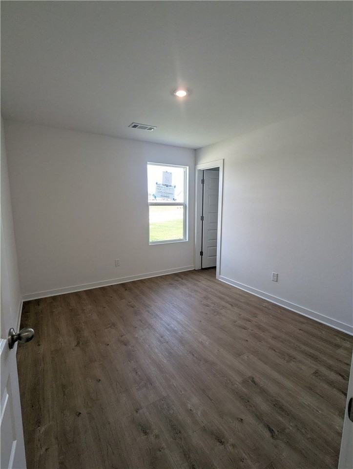 1040 Rentley St - Photo 3 of 22