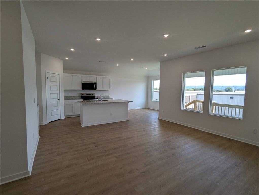 1040 Rentley St - Photo 7 of 22