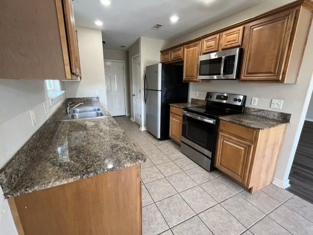 6017 S 39th St - Photo 5 of 13