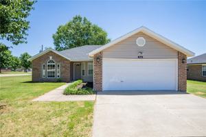 featured image of 610 Maplewood Dr