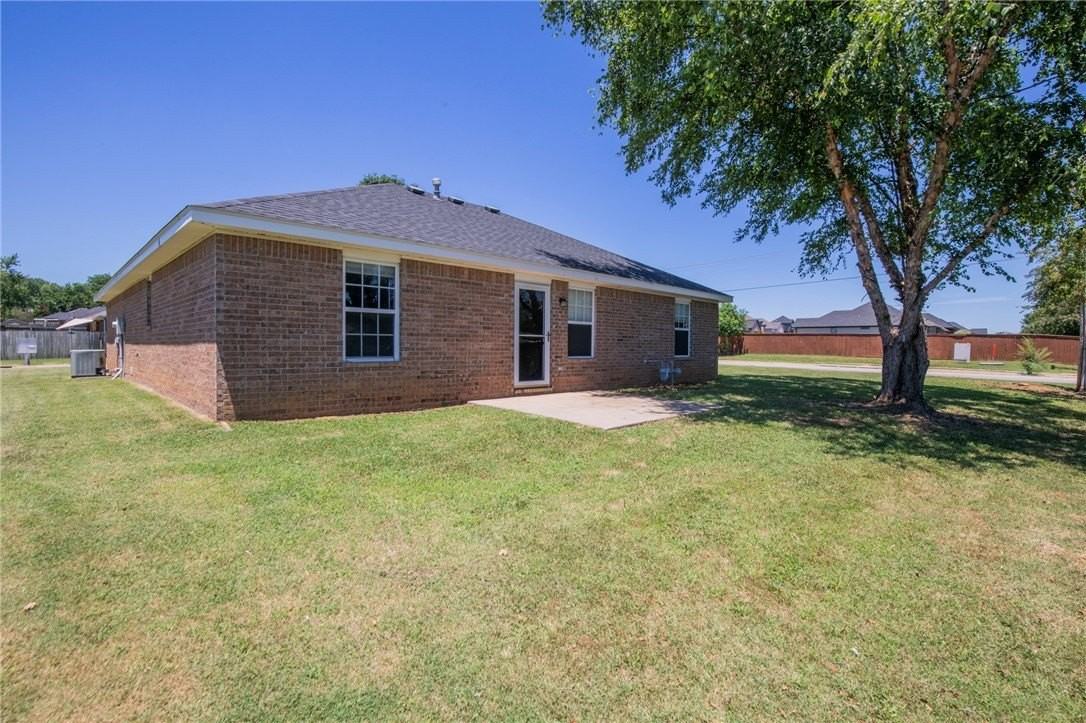 610 Maplewood Dr - Photo 5 of 18