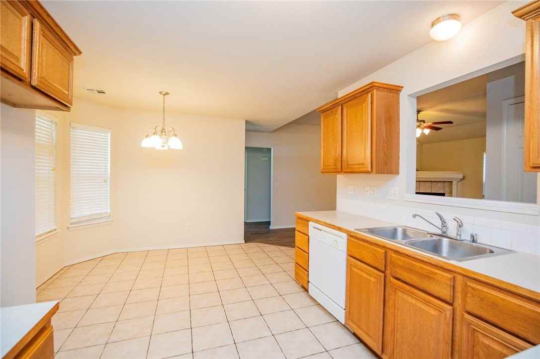610 Maplewood Dr - Photo 7 of 18