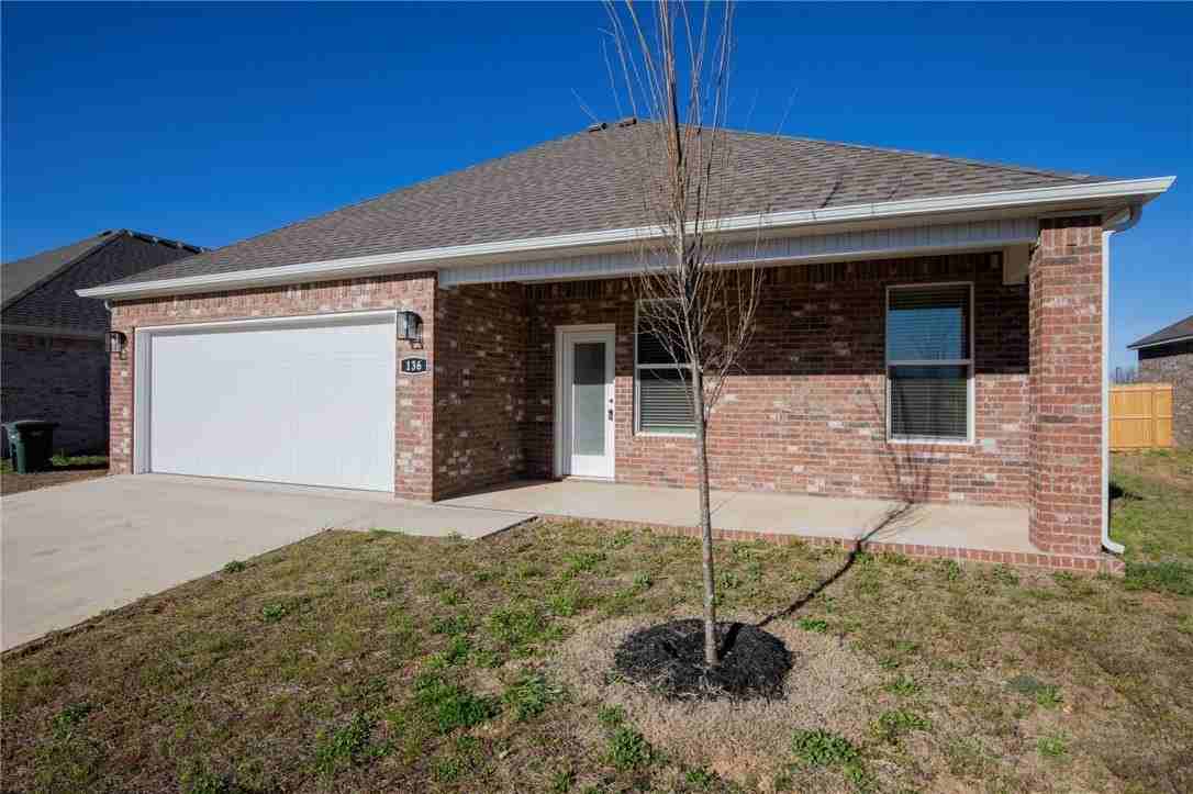 136 S Broyles Ave - Photo 4 of 17