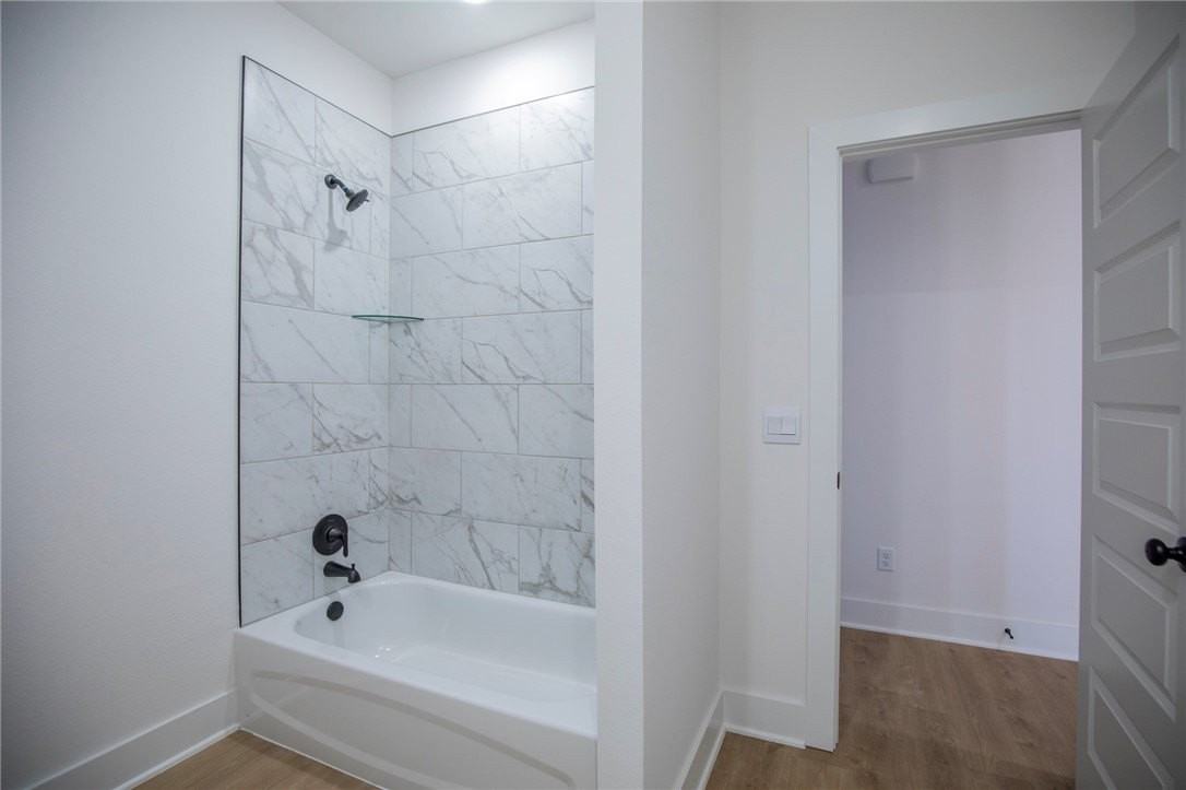 136 S Broyles Ave - Photo 7 of 17