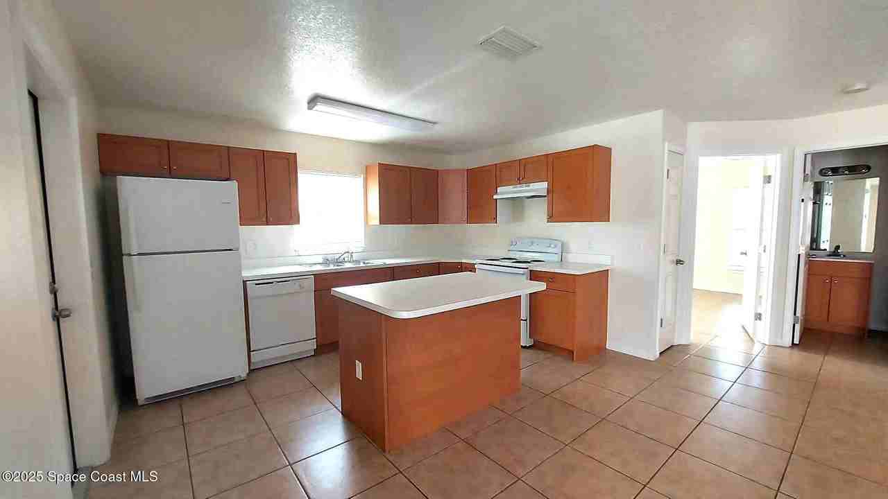 821 Angela Ave - Photo 7 of 13