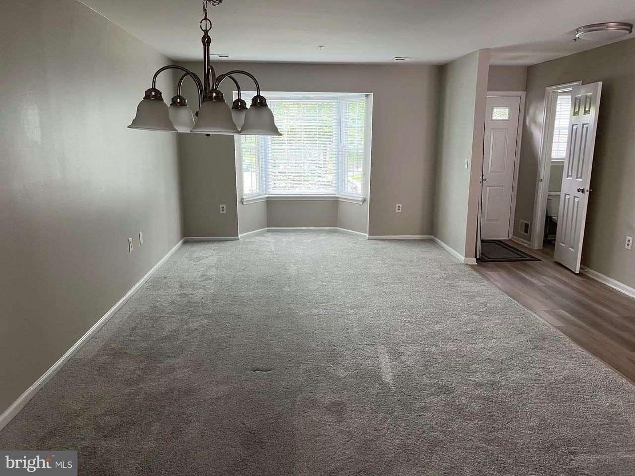 1031 Murdoch Ct - Photo 3 of 28