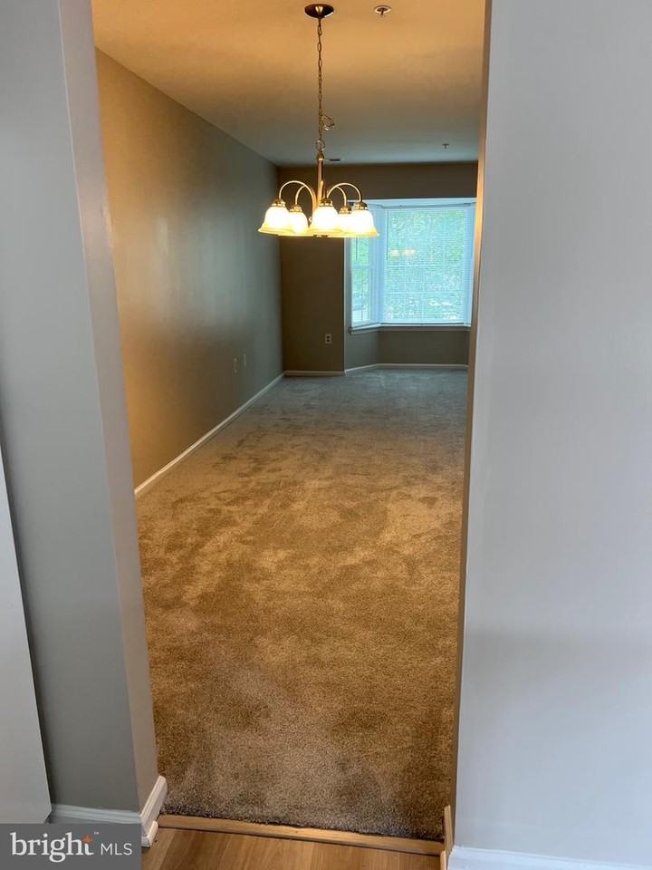 1031 Murdoch Ct - Photo 4 of 28