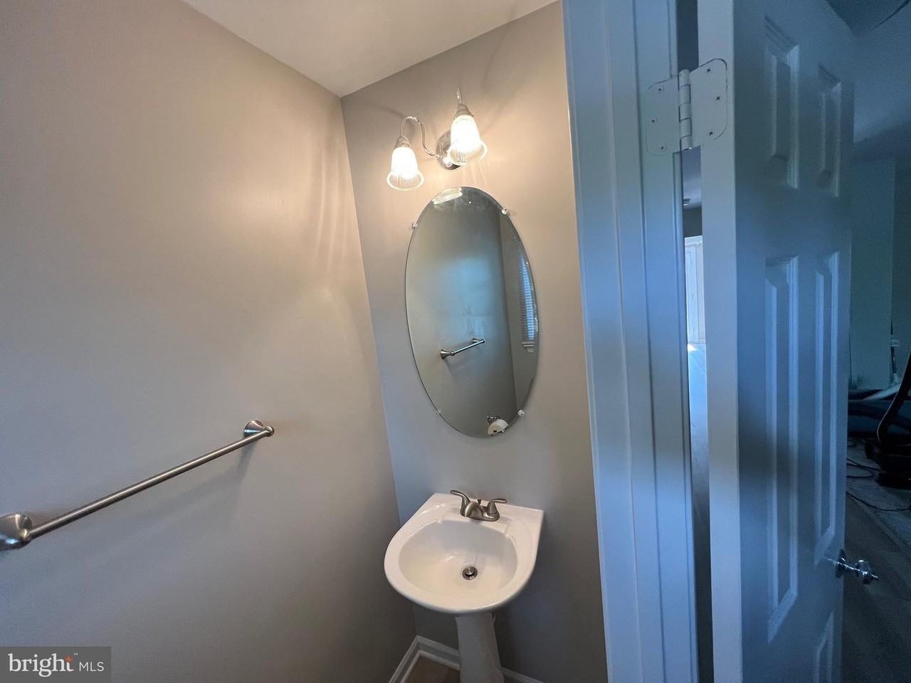1031 Murdoch Ct - Photo 6 of 28