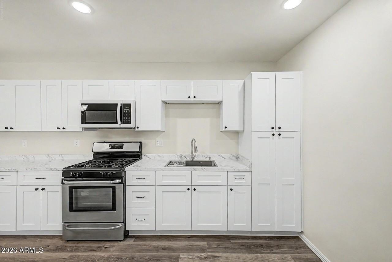 828 W Central Ave - Photo 4 of 24
