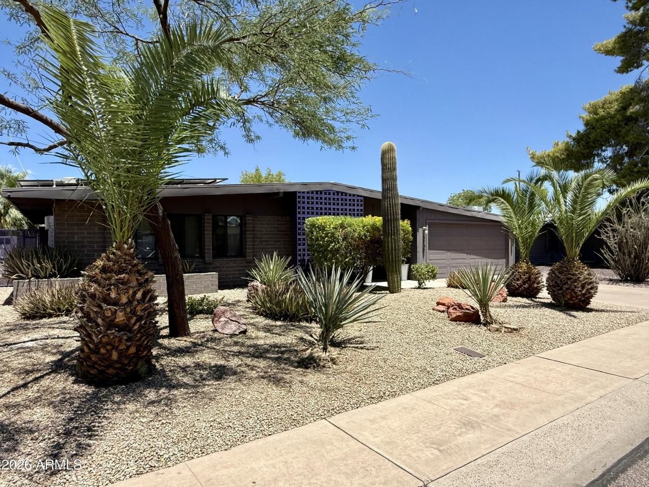 3702 E Paradise Dr