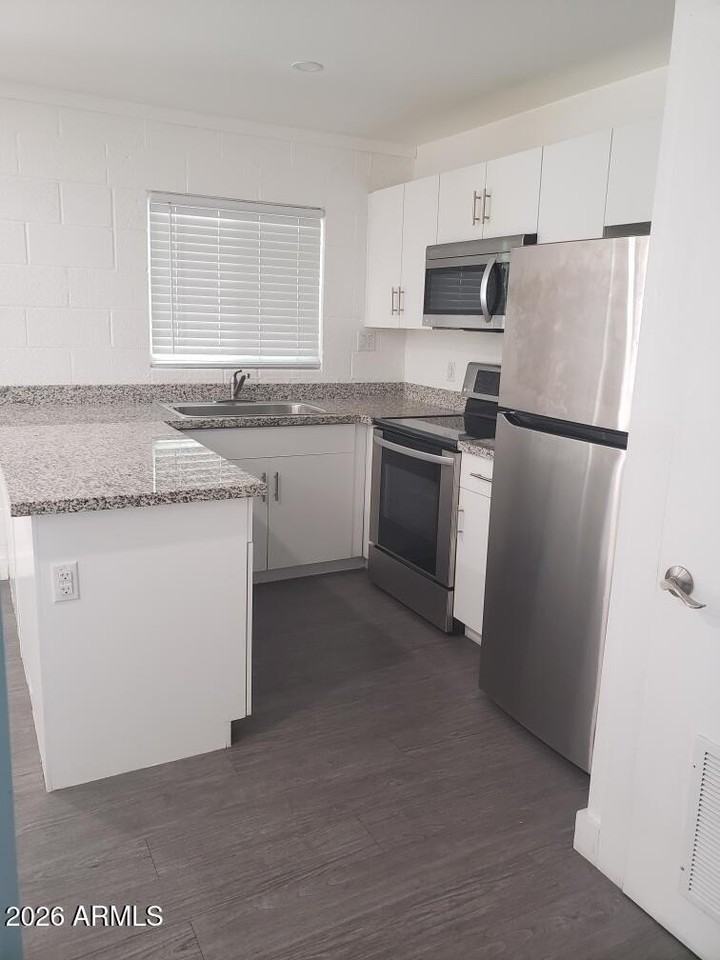 622 N 9th Ave #108 - Photo 6 of 13