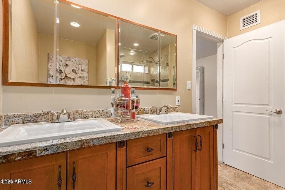 2705 W Summit Pl - Photo 5 of 18