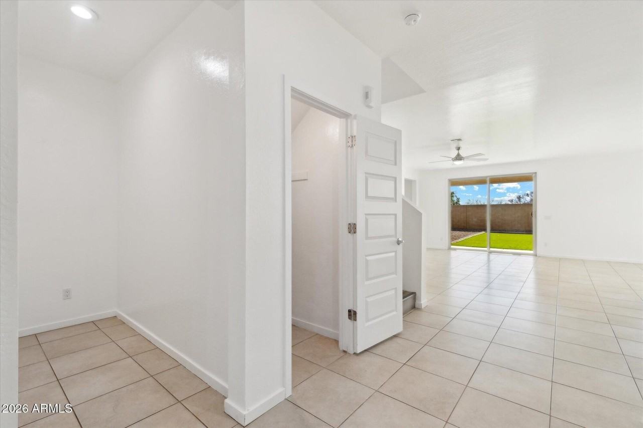 37292 N Yellowstone Dr - Photo 4 of 50