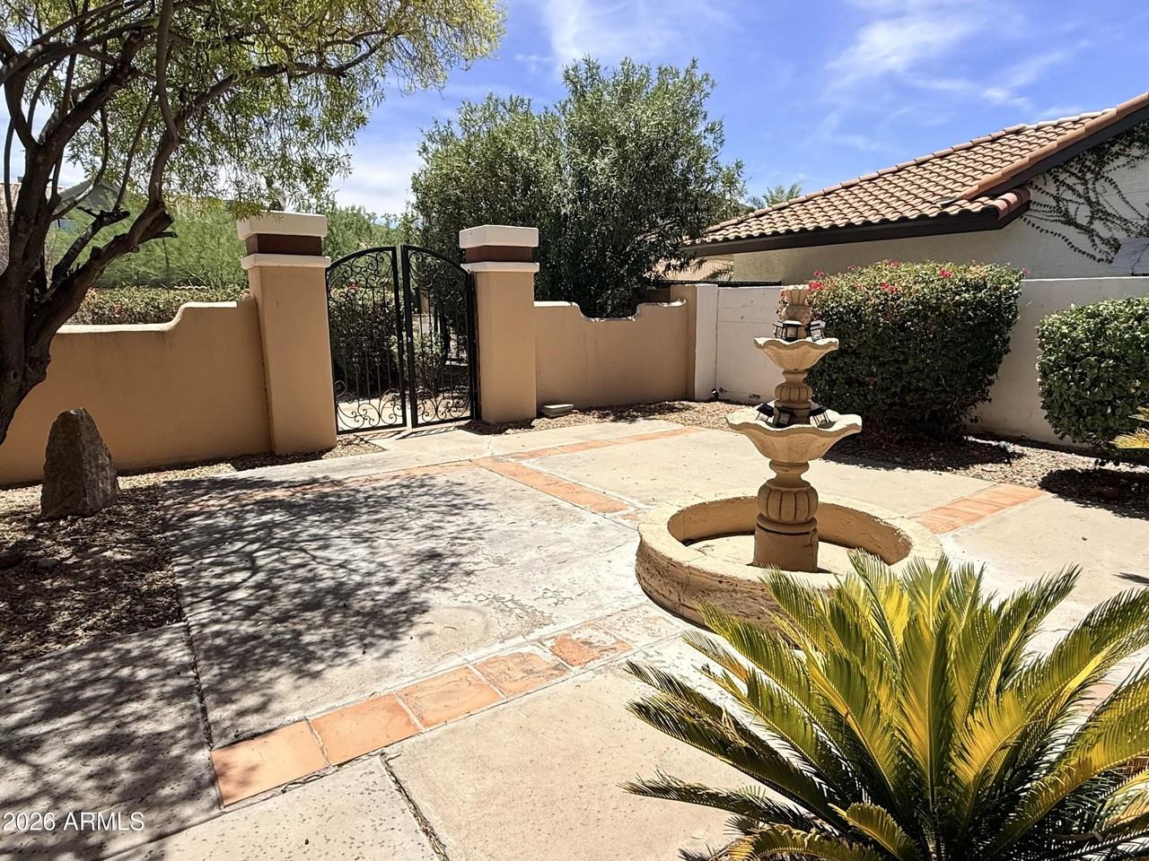 1406 E Tierra Buena Ln - Photo 5 of 35