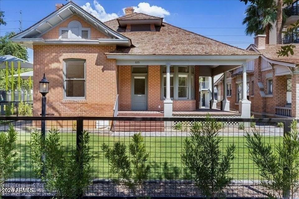 825 N 3rd Ave - Photo 2 of 50