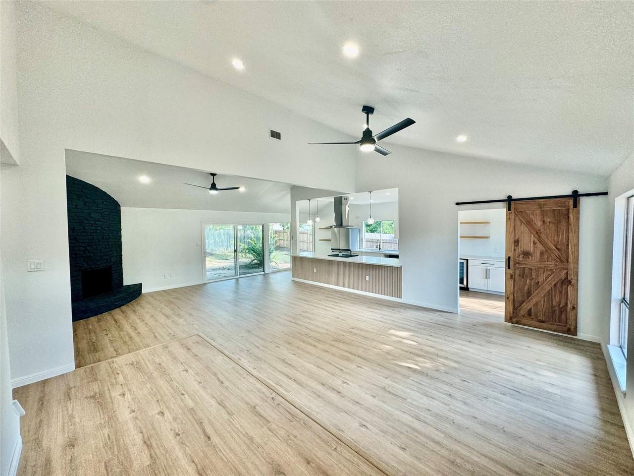 9506 Stonebridge Dr - Photo 3 of 30