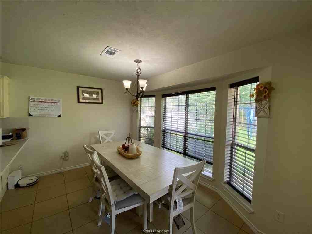 1206 Mullins Ct - Photo 4 of 24