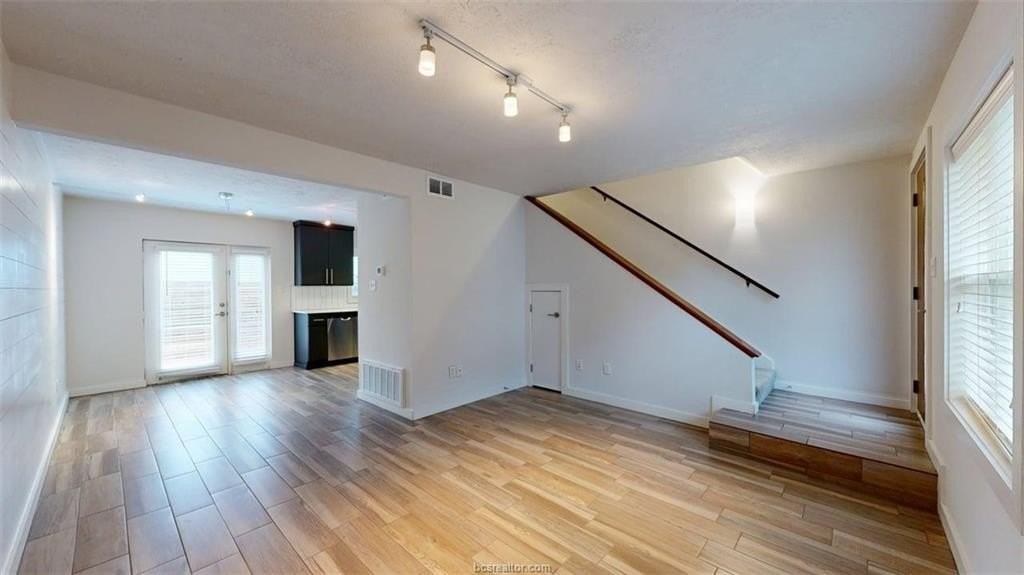 505 Boyett St #D1 - Photo 2 of 21