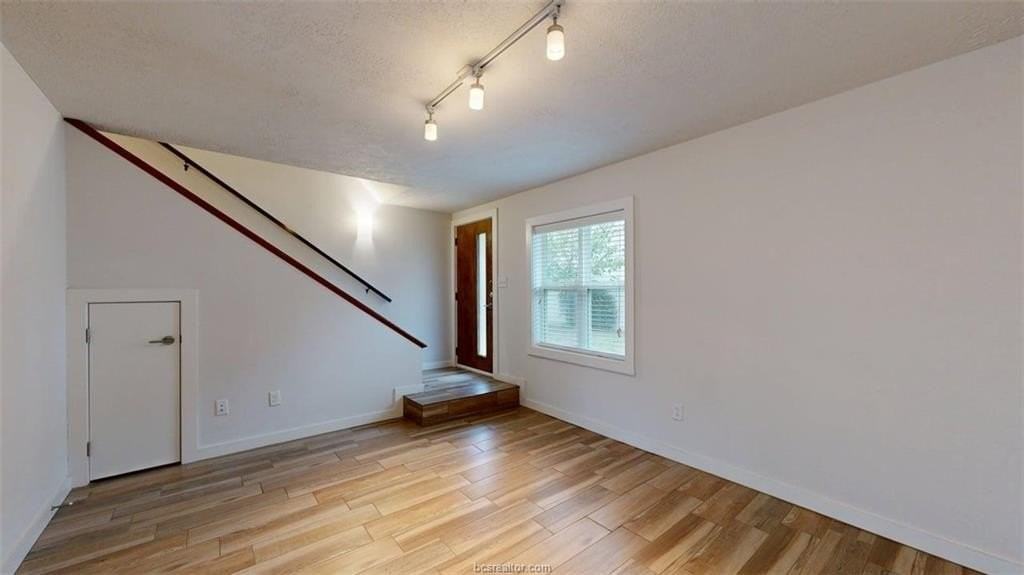 505 Boyett St #D1 - Photo 3 of 21