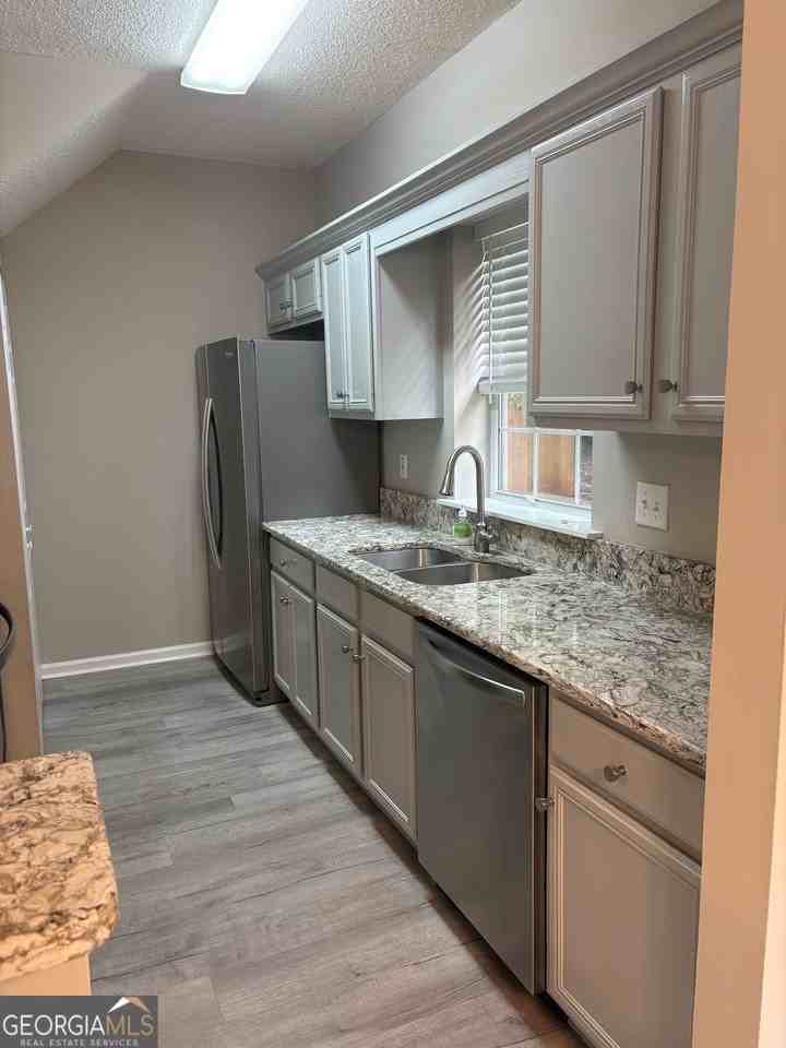 565 N Fairfield Dr - Photo 3 of 19