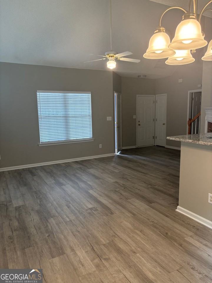 565 N Fairfield Dr - Photo 4 of 19