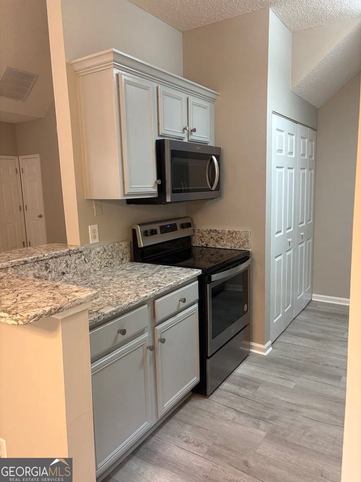565 N Fairfield Dr - Photo 5 of 19