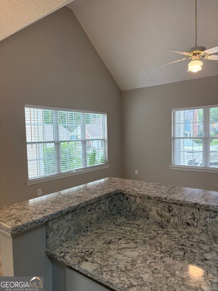 565 N Fairfield Dr - Photo 6 of 19