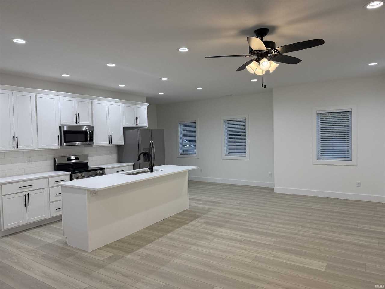 371 W Country Club Dr - Photo 4 of 9