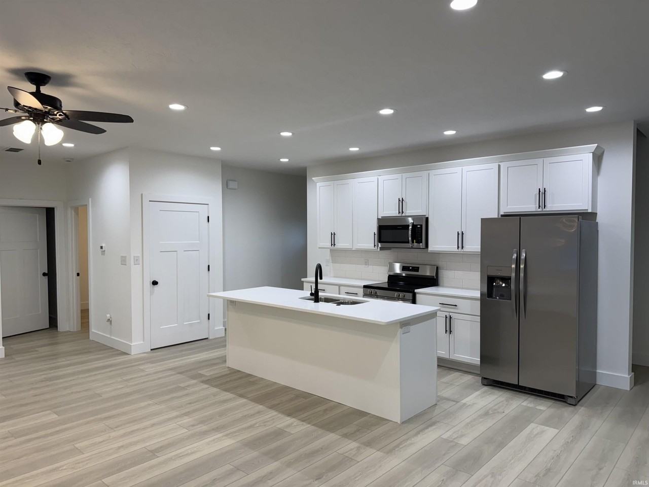 371 W Country Club Dr - Photo 5 of 9