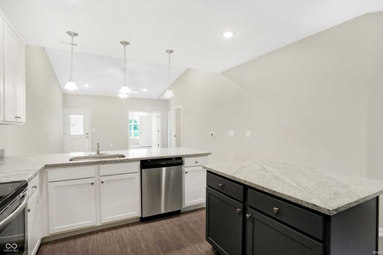 1905 Chambers Dr - Photo 4 of 13
